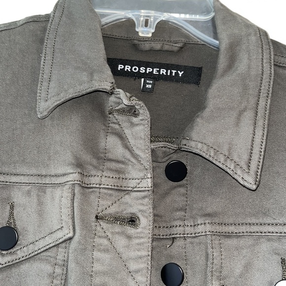 Green button up jacket - Picture 2 of 4